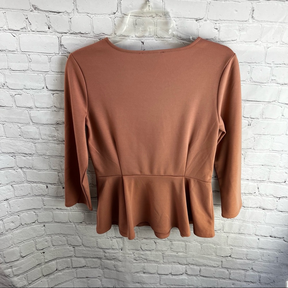 NWT Forever 21 Peplum Top Size Large - Picture 3 of 4